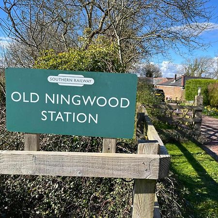Old Ningwood Station Bed & Breakfast, Ningwood, Isle Of Wight Po41 0Tg Brook  Екстериор снимка