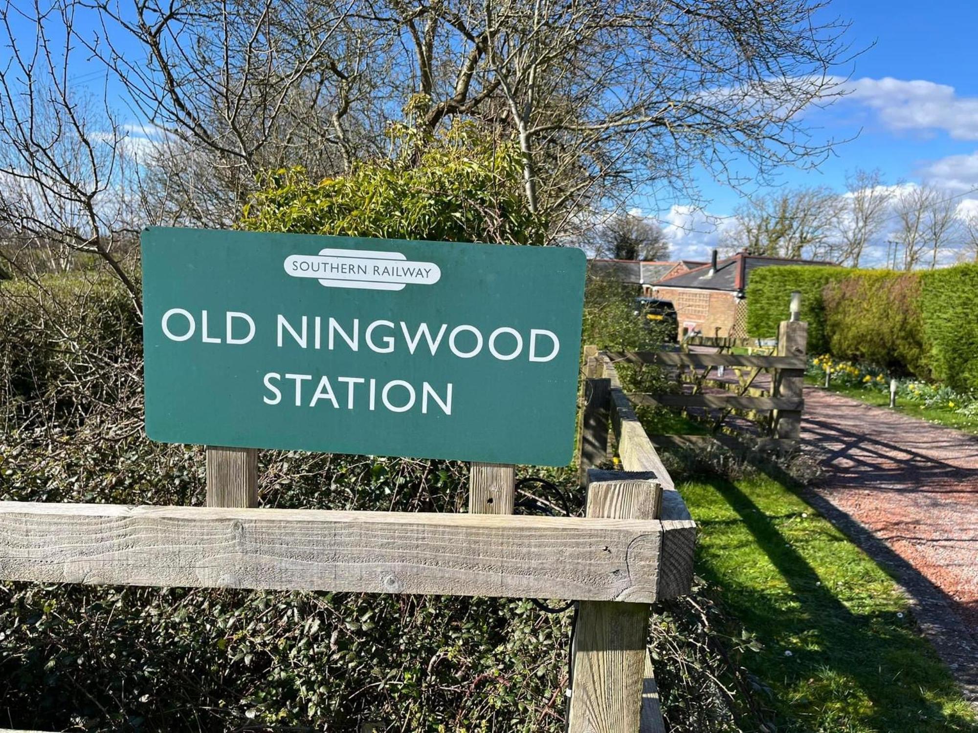 Old Ningwood Station Bed & Breakfast, Ningwood, Isle Of Wight Po41 0Tg Brook  Екстериор снимка