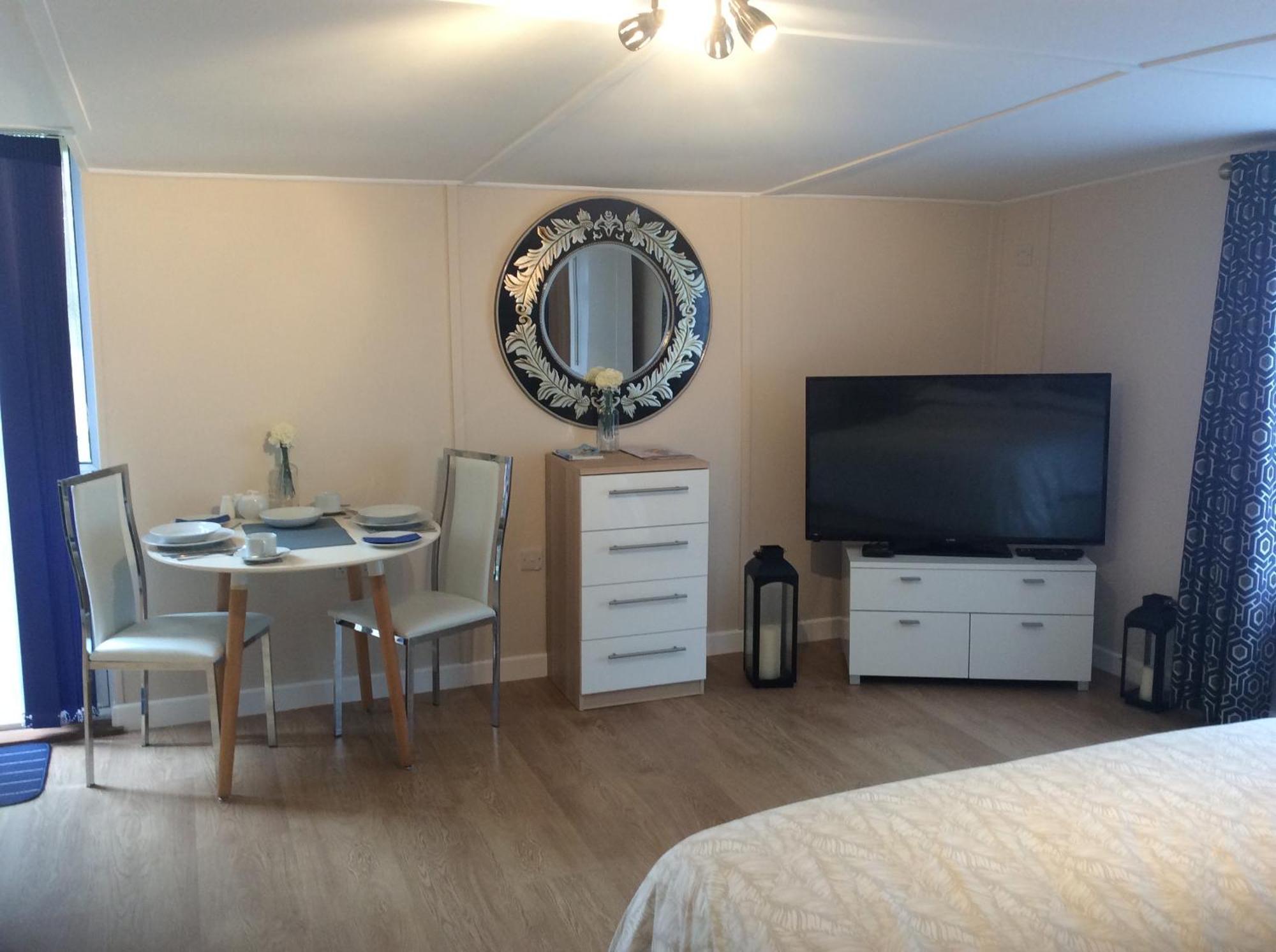 Old Ningwood Station Bed & Breakfast, Ningwood, Isle Of Wight Po41 0Tg Brook  Екстериор снимка