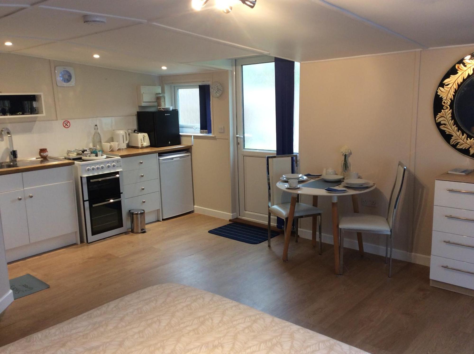 Old Ningwood Station Bed & Breakfast, Ningwood, Isle Of Wight Po41 0Tg Brook  Екстериор снимка