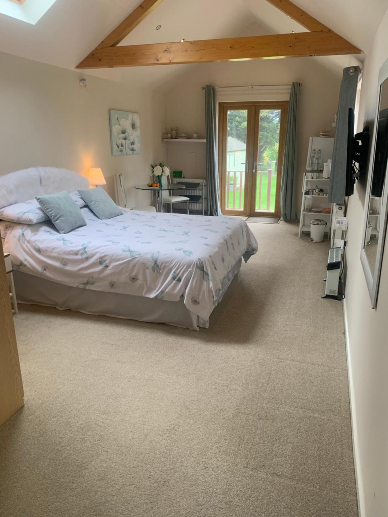 Old Ningwood Station Bed & Breakfast, Ningwood, Isle Of Wight Po41 0Tg Brook  Екстериор снимка